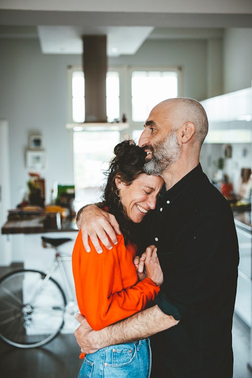 6 Genuinely Great Pieces of Marriage Advice From Reddit